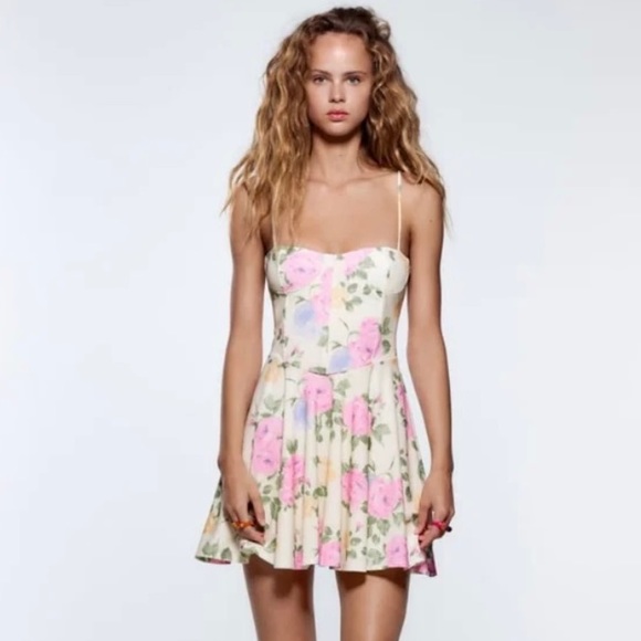 Zara babe! Worn once — gorgeous floral Zara dress! Size medium - Picture 3 of 5